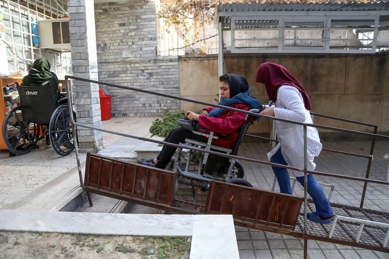 کمک‌هزینه معیشتی بسیاری از افراد دارای معلولیت به بهانه کمبود بودجه قطع شده است