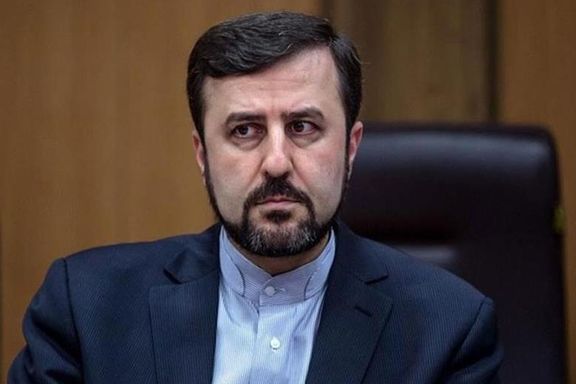 یک دیپلمات زن غربی: غریبآبادی بسیار چشمچران است و هنگام مکالمه به سینه زنان خیره میشود