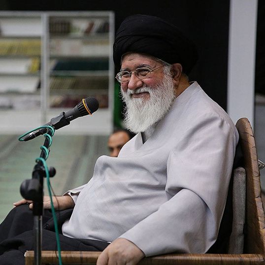 امام جمعه مشهد: اگر یک همسایه وابسته به مقام ولایت نیست، نباید رابطه بیشتر برقرار شود