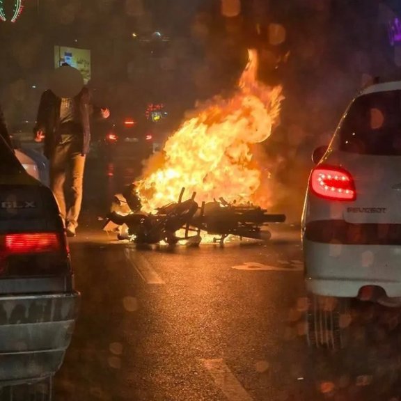 مستشار رئيس بلدية طهران: الشرطة تتبع سياسة "الصيد الأمني" تجاه الاحتجاجات