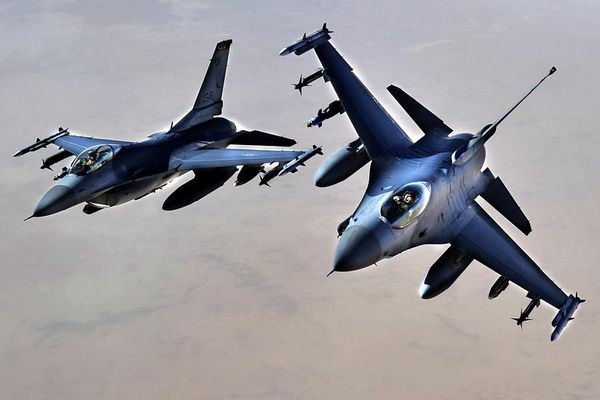 في ردها على الهجمات ضد قواتها بالمنطقة..أميركا تستهدف مقرين تابعين للنظام الإيراني بسوريا