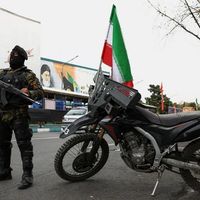 حکومتها واقعا چگونه فرو میپاشند؟