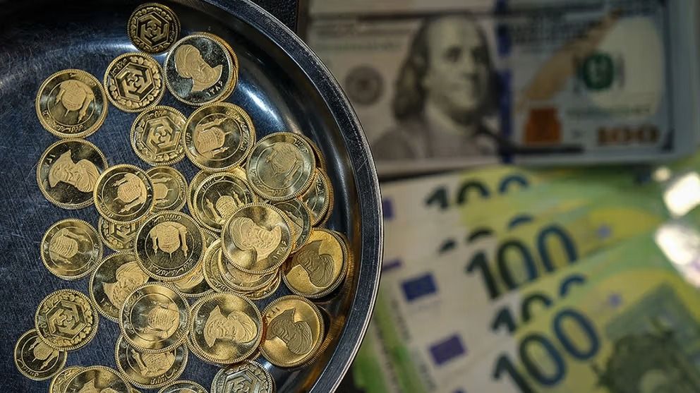 أسعار العملات والذهب تواصل الارتفاع في إيران والدولار يصل إلى 137 ألف تومان 