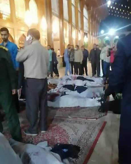 حمله مسلحانه به «شاهچراغ» شیراز و کشته شدن دستکم ۱۵ تن؛ سخنان متناقض درباره تعداد مهاجمان