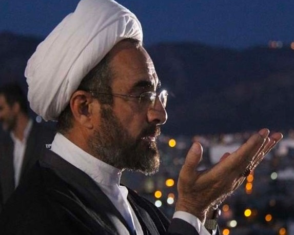 امام جمعه ایلام: انقلاب اسلامی مغزهای متفکر در اروپا و آمریکا را به خود جلب کرده