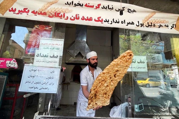 موجة غلاء جديدة تجتاح أسعار الخبز في إيران.. ورئيس غرفة التجارة يتهم "الخبازين"