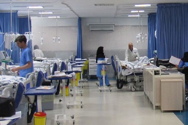 برلمانية إيرانية: مصير مجهول لـ 30 ألف طبيب وأزمة حادة بقطاع الصحة