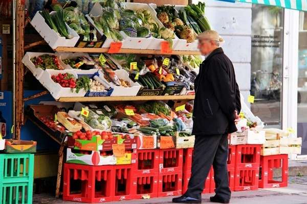 Business Owners Close Shops In Tehran To Protest Inflation