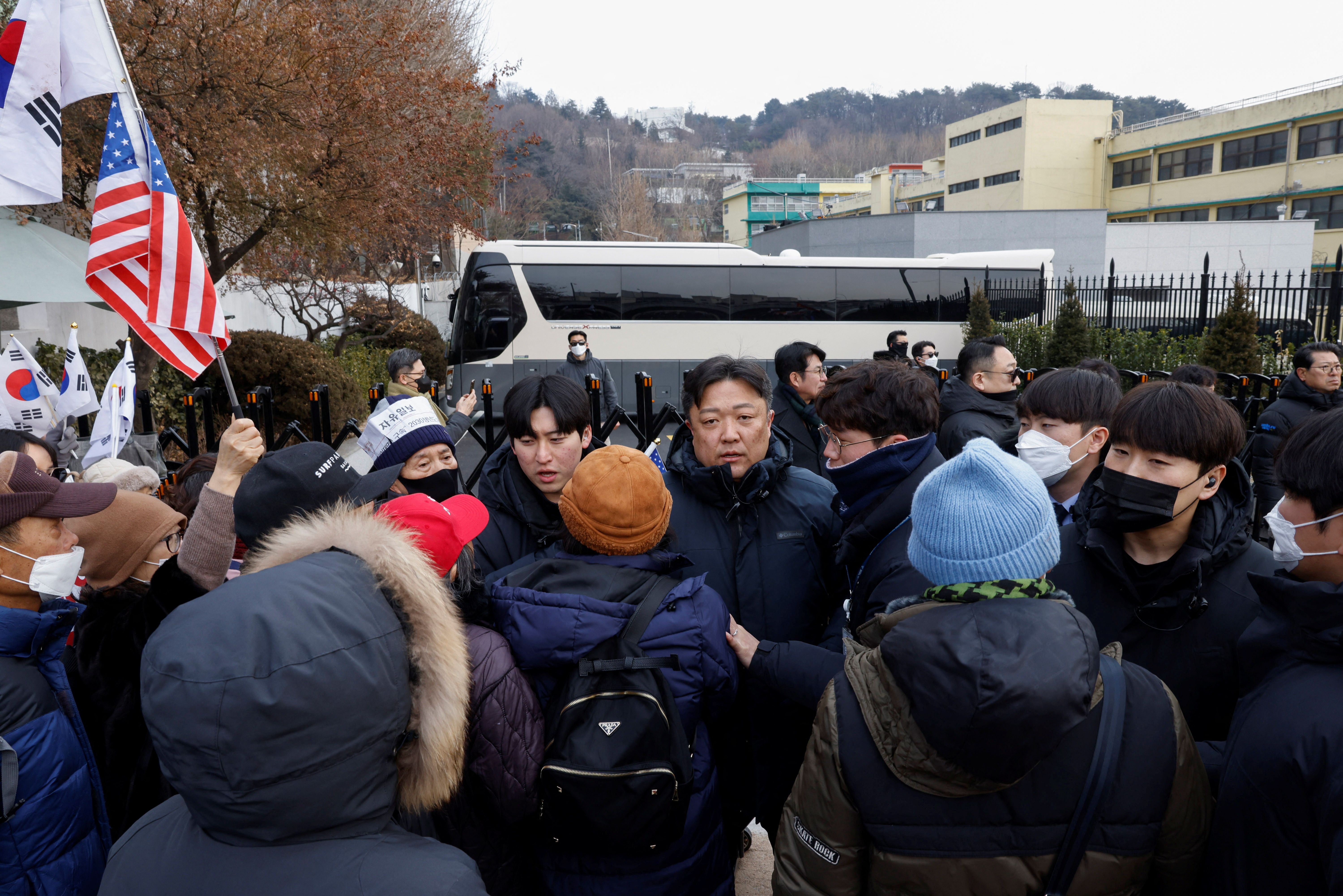 درخواست دادستانی کره جنوبی از وزارت دفاع برای کمک به بازداشت رییس‌جمهوری معلق شده