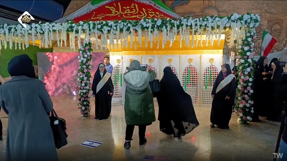 A screengrab from a video showcasing an exhibit to promote hijab at Tajrish subway station in Tehran (February 2025)