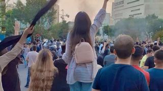 عباس میلانی در گفتوگو با ایراناینترنشنال: آینده ایران را زنان و مقاومت مدنی رقم میزنند