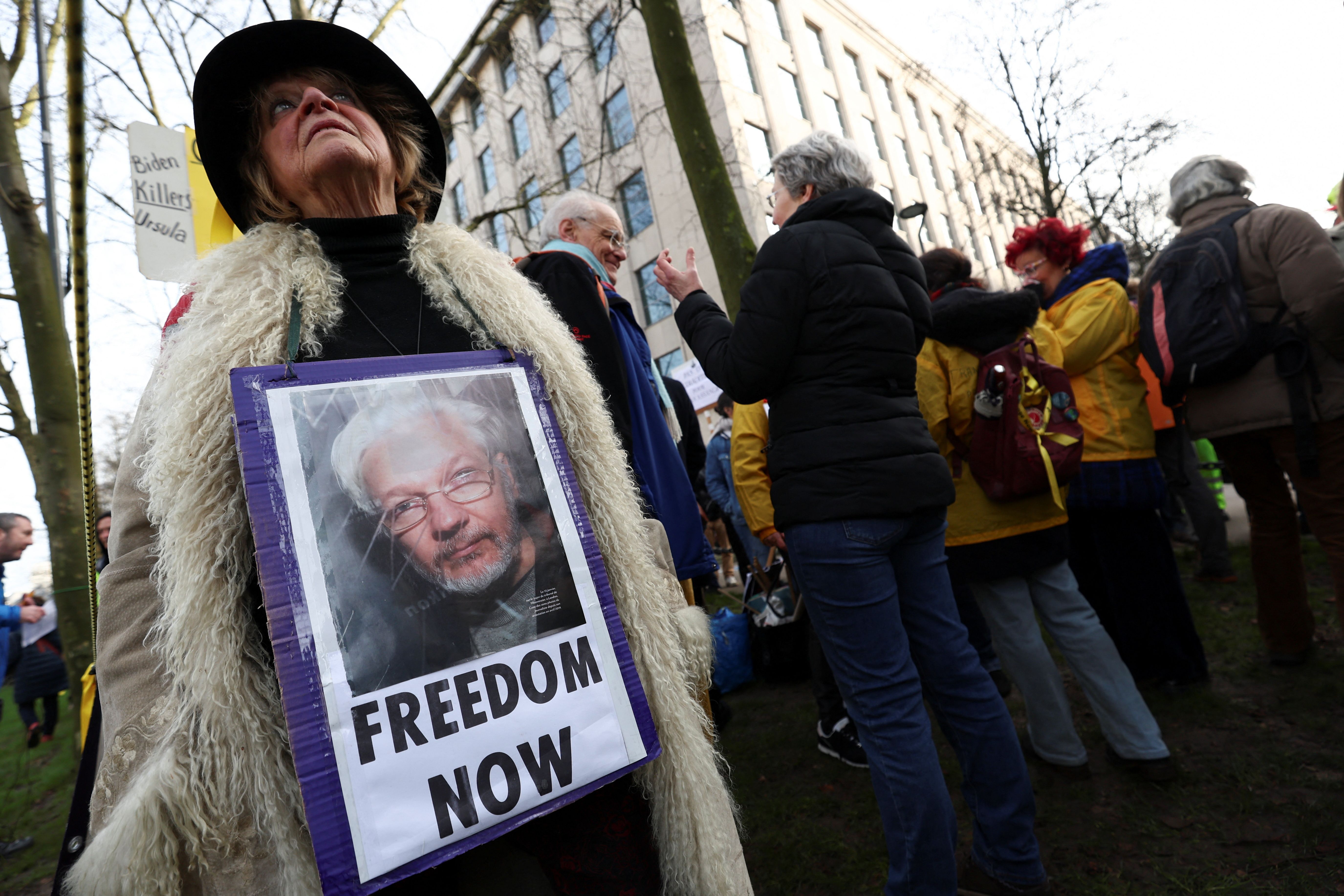 جلسه دادگاه عالی لندن برای تصمیم‌گیری درباره استرداد جولیان آسانژ به آمریکا برگزار شد