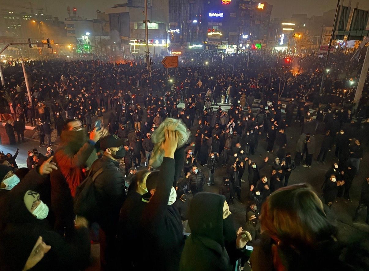 ایران اینترنشنال: حمله ماموران سپاه به منازل خانواده معترضان 