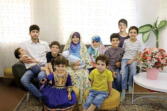 بلاگر فرزندآوری حامی حکومت به عمان مهاجرت کرد