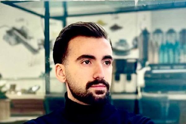 امیرپارسا اشکبوس؛ جوانی که پیکرش پشت بیمارستان الغدیر در پتوی آبی پیدا شد