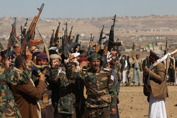 واشنطن تعيد تصنيف الحوثيين "جماعة إرهابية".. ومسؤول أميركي: نريد إبعادهم عن إيران