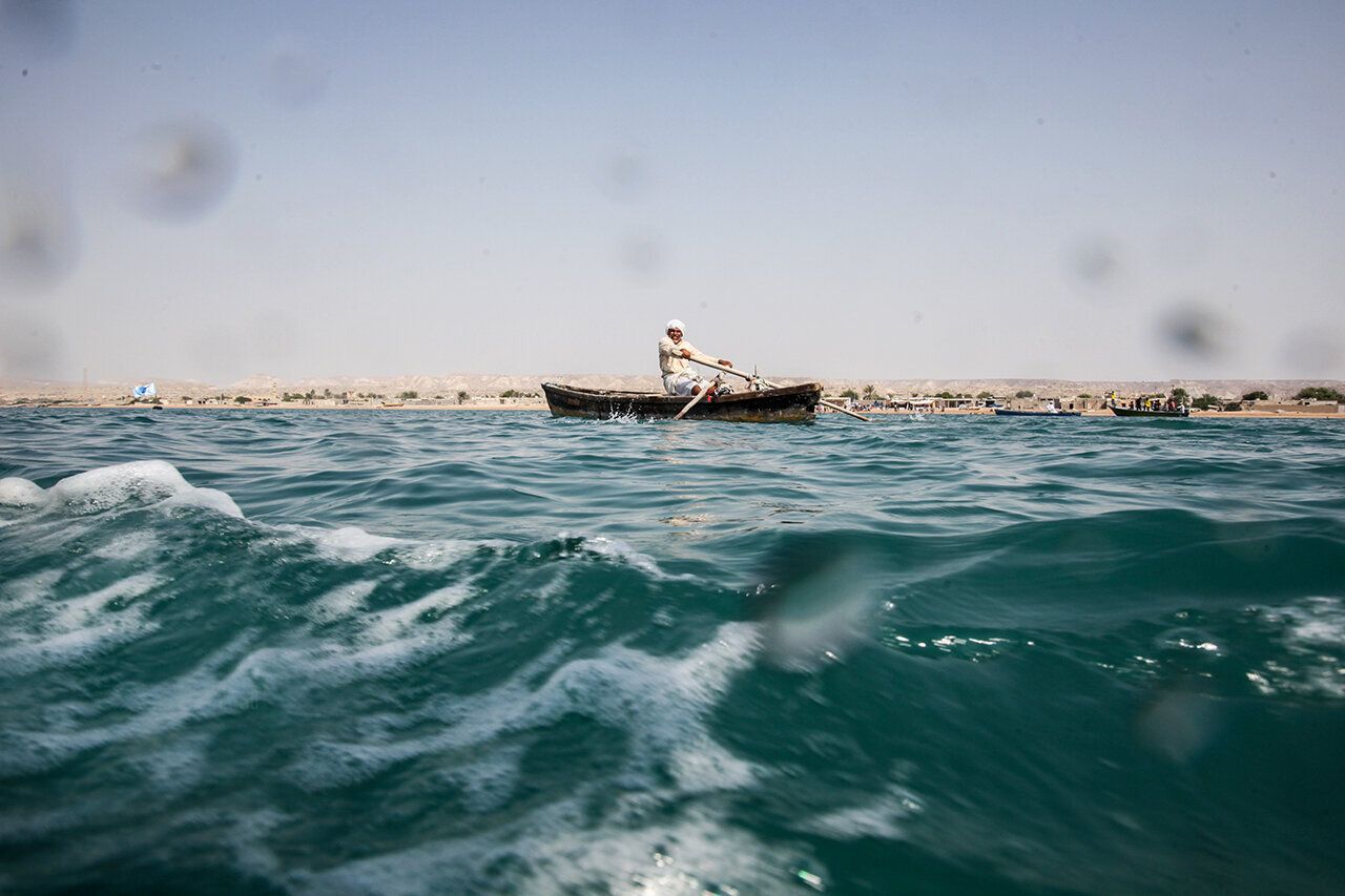 Iran minister sees Persian Gulf water as an option if the crisis deepens