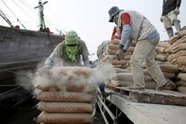 Energy shortages force closure of cement factories in Iran