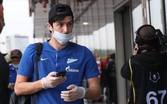 سردار آزمون، فوتبالیست تیم ملی، خواستار برخورد با عامل آزار جنسی دو دختر در گنبدکاووس شد