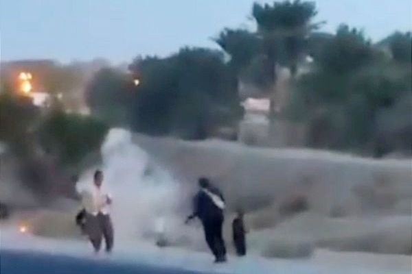 الشرطة الإيرانية تطلق الرصاص على مواطنين جنوبي البلاد.. "أثناء ملاحقة سيارات لنقل الوقود"