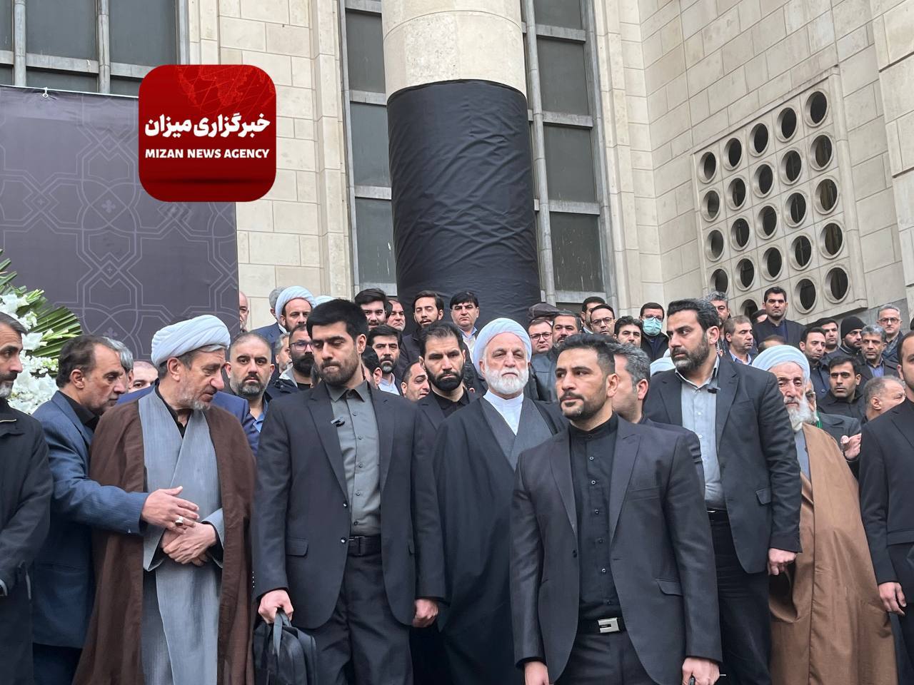 مقام‌های حکومتی در حلقه فشرده محافظان در خاکسپاری مقیسه و رازینی شرکت کردند