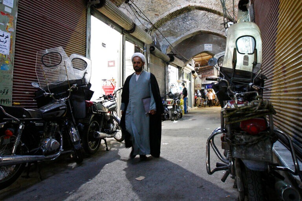 مواطن إيراني: فرض الأحكام العرفية في "تبريز"