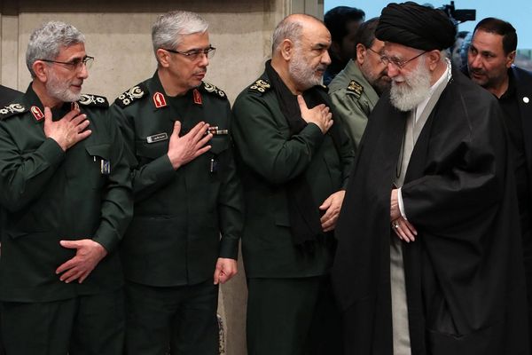 أكثر من 50 ناشطة سياسية ومدنية يطالبن في بيان مشترك بتصنيف "الثوري الإيراني" منظمة إرهابية