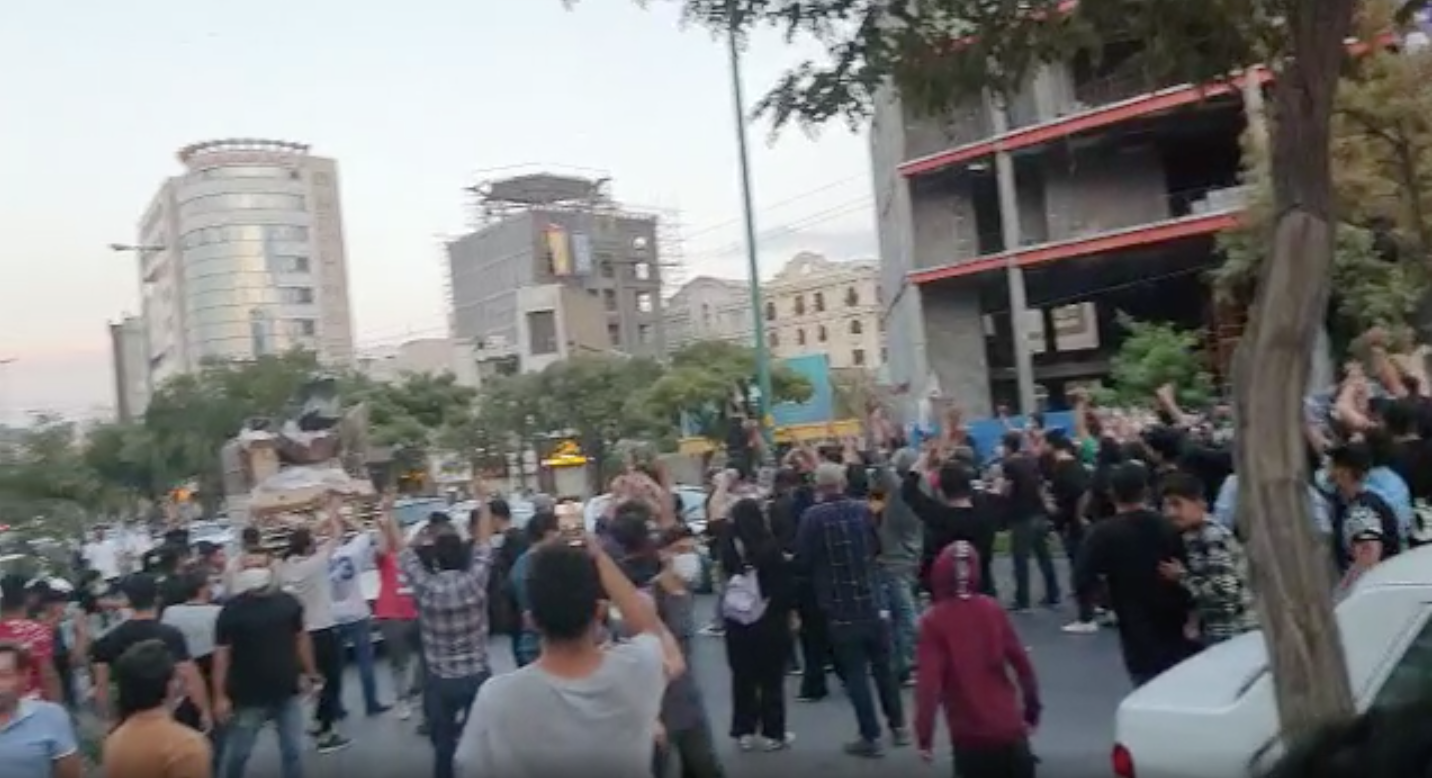 با وجود سرکوب شدید، شهرهای مختلف ایران بار دیگر عرصه حضور مردم معترض شد 