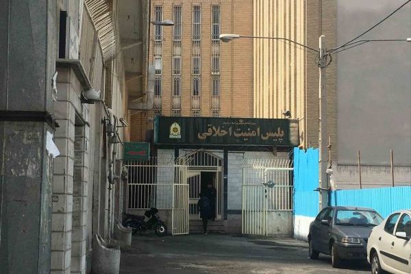 بزعم مخالفة محتواه للأخلاق.. اعتقال 7 أشخاص في إيران لتقديمهم "برنامج فكاهي" على الإنترنت