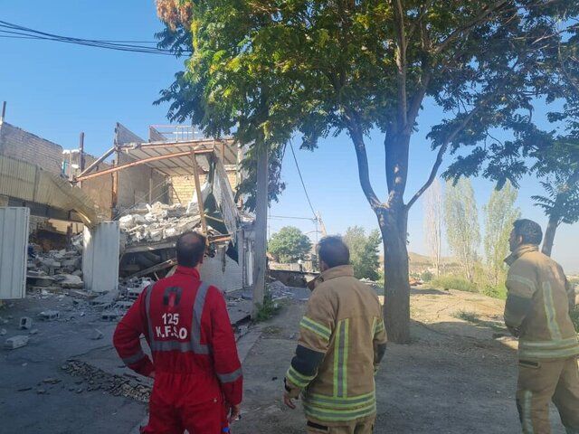 ریزش یک ساختمان در کرج به دلیل رانش زمین؛ مرگ ۵۰۰ هزار نفر در زلزله تهران پیش‌بینی می‌شود