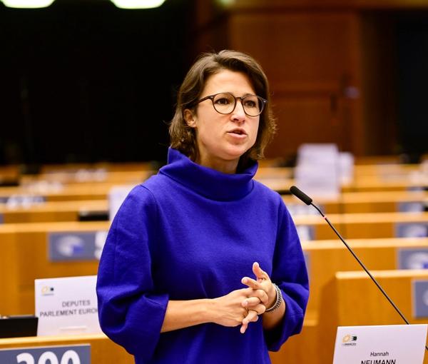 هانا نيومان ردًا على الرسالة الرسمية للنظام الإيراني لوقف انتقاداتها: "سأواصل"