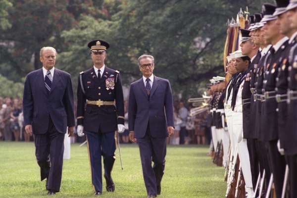 Tehran revives Shah’s defense interview to justify power doctrine