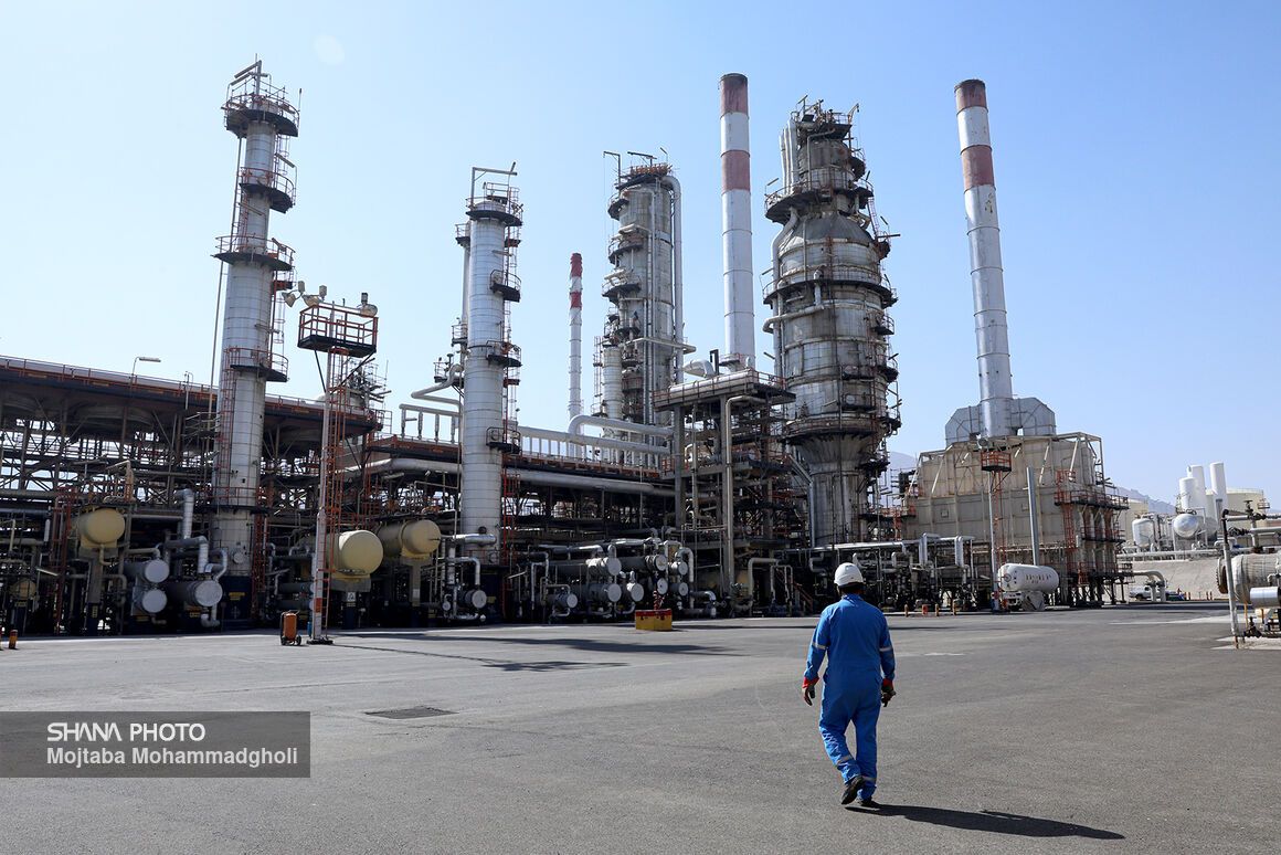 A view from Esfahan (Isfahan) Oil Refinery, Iran’s largest 