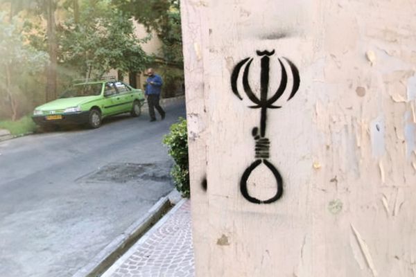 لماذا لا يعني ضعف النظام الإيراني سقوطه؟