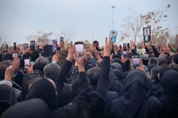 بیانیه ۲۰ فعال سیاسی و مدنی: سرکوب صدای مدنی به بهانه بینظمی، نمایشی تدارکدیده شده است