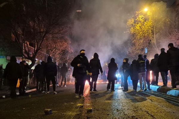 واینت: فشار همزمان داخلی و خارجی خامنهای را نگران کرده است