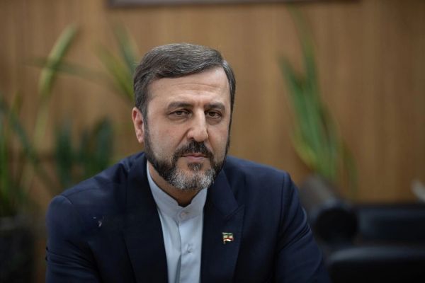مساعد وزير خارجية إيران: إزالة الألغام في "هرمز" حق لطهران فقط وعلى فرنسا عدم تعقيد الأمور