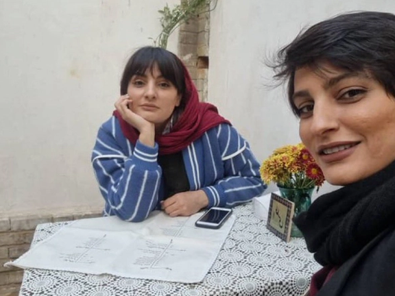 الناز، خواهر الهه محمدی، زندانی سیاسی مشهور، حساب شبکه ایکس خود رابه حالت خصوصی تغییر داده است. نام او در بین دارندگان خط سفید بود. او پیش از خصوصی کردن حساب، نوشت تحت شرایط جنگی، به چیزی تن داده بود که سالها با آن مخالفت کرده بود.