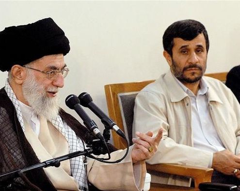 يسعى ليكون "بوريس يلتسن" حال انهيار النظام.. متشددون يمهدون لعودة أحمدي نجاد إلى السياسة