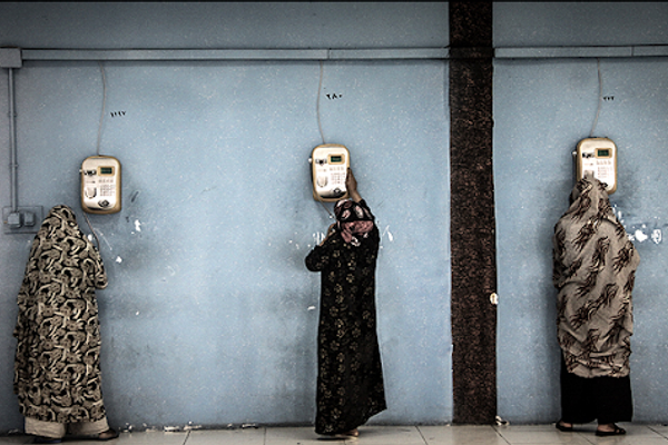 يعكس "تأنيث الفقر" والتمييز الاجتماعي.. ارتفاع عدد النساء السجينات بسبب الديون في إيران