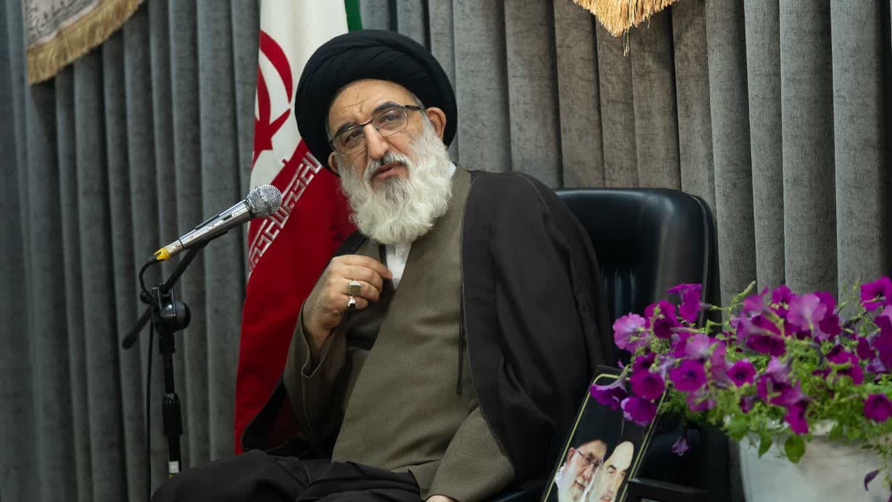 ممثل خامنئي: أميركا تغرق في الظلام ويعيبون على إيران 