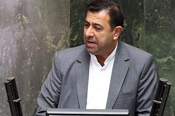 نماینده خرمشهر: اگر شهیدان بیدار شوند اسلحه را به سمت مسئولان نشانه میگیرند