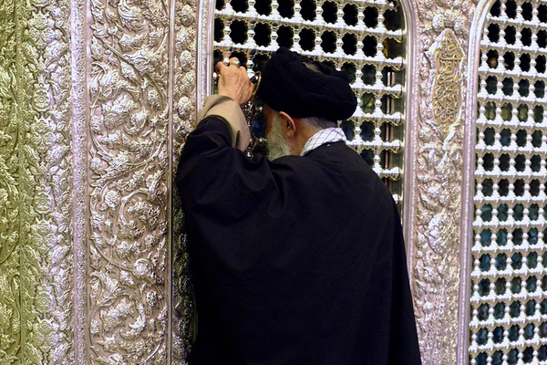 "نيويورك تايمز": خامنئي رشح ثلاثة خلفاء له خشية مقتله وضمانًا لبقاء هيكل النظام الإيراني