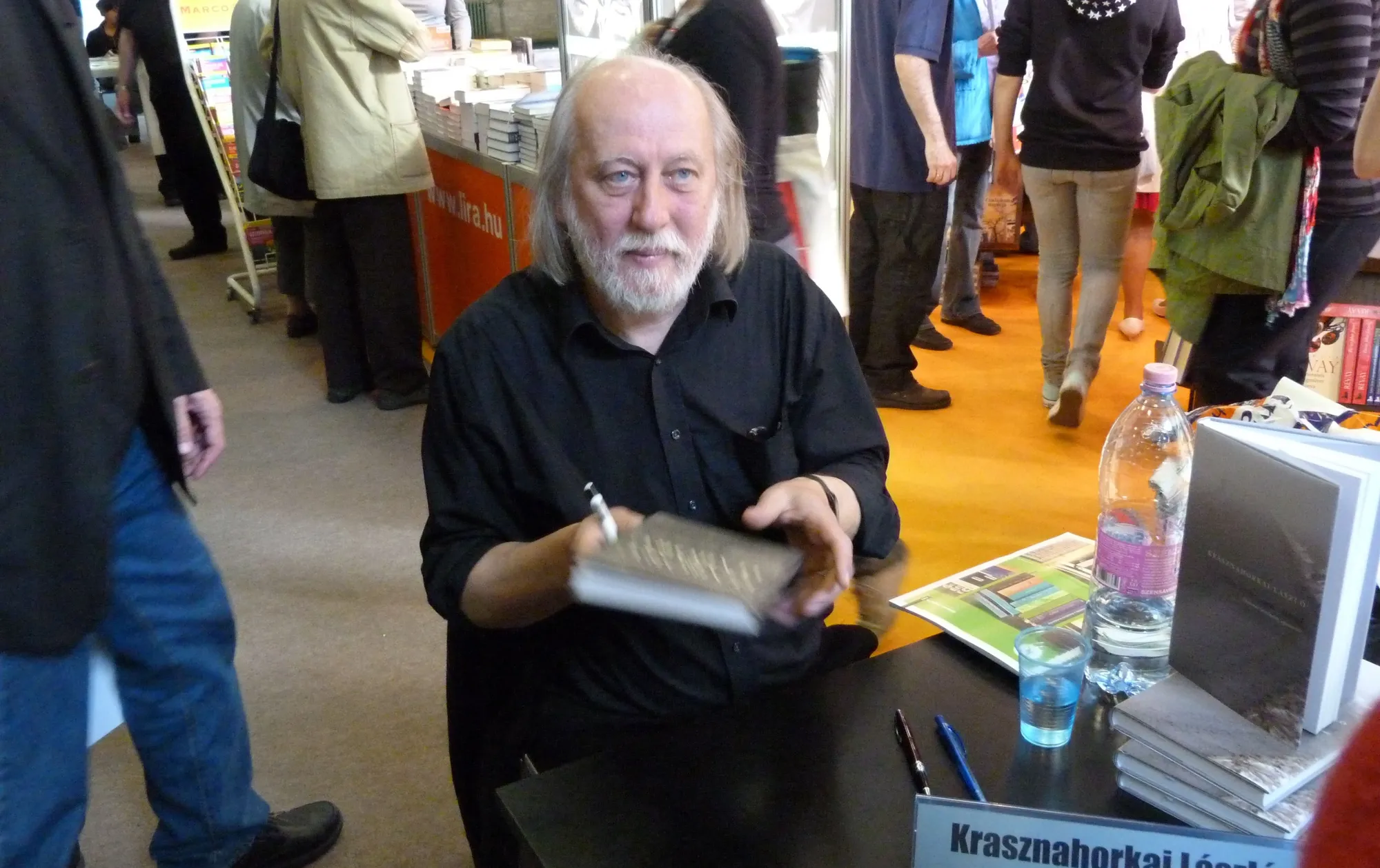 لاسلو کراسناهورکایی، نویسنده مجارستانی، برنده جایزه نوبل ادبیات سال ۲۰۲۵ شد