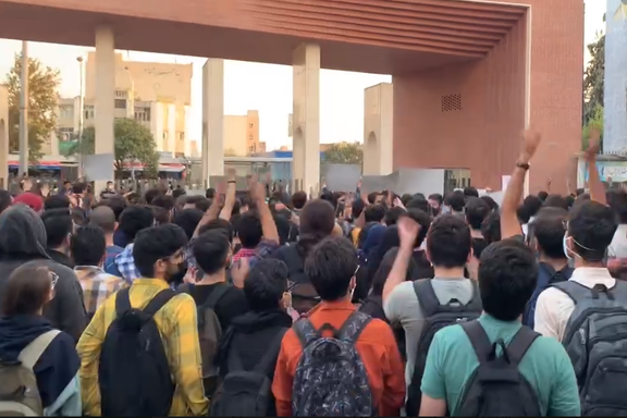 حراست وزارت علوم: برخی شعارها در دانشگاه شریف فحاشی بسیار رکیک و خارج از شأن دانشگاه بود