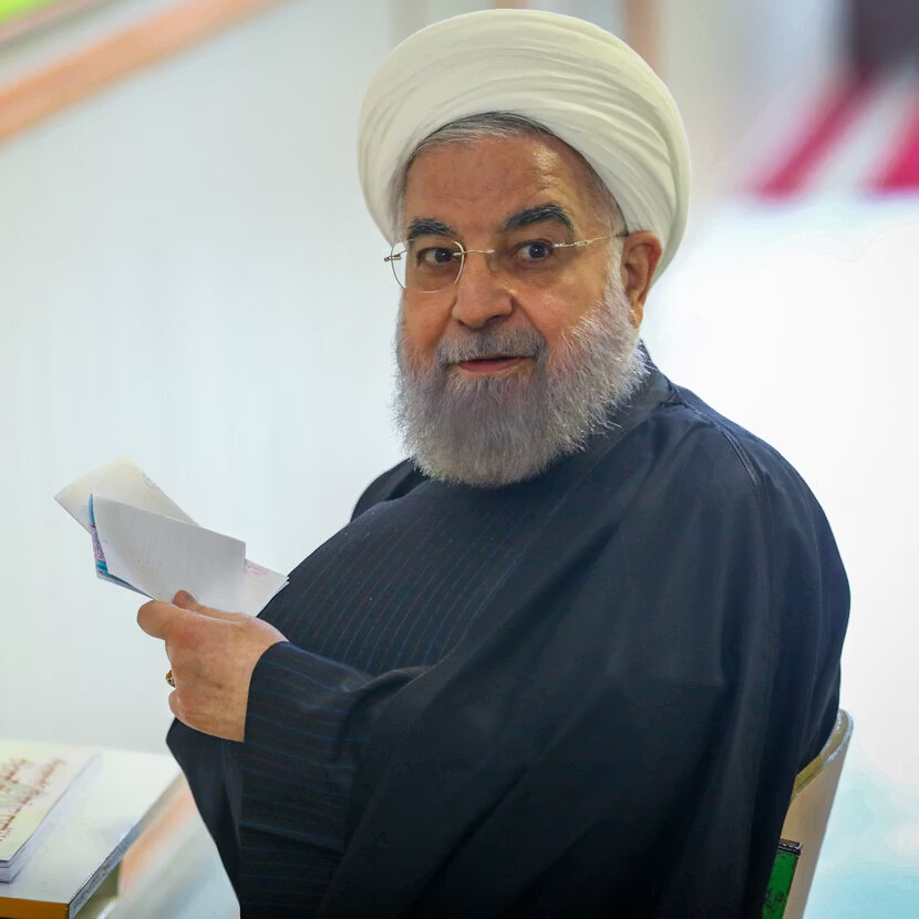 روحاني: قوة إيران مرتبطة بتعزيز الوحدة الوطنية وتقليص تدخل القوات المسلحة في السياسة