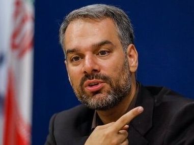 نماینده مرودشت: گوشی آیفون چیست که به خاطرش حاضریم به خامنهای توهین شود