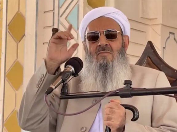 زعيم أهل السُّنَّة في إيران يشكك في رواية النظام حول مقتل طالب جامعي بمركز للأمن