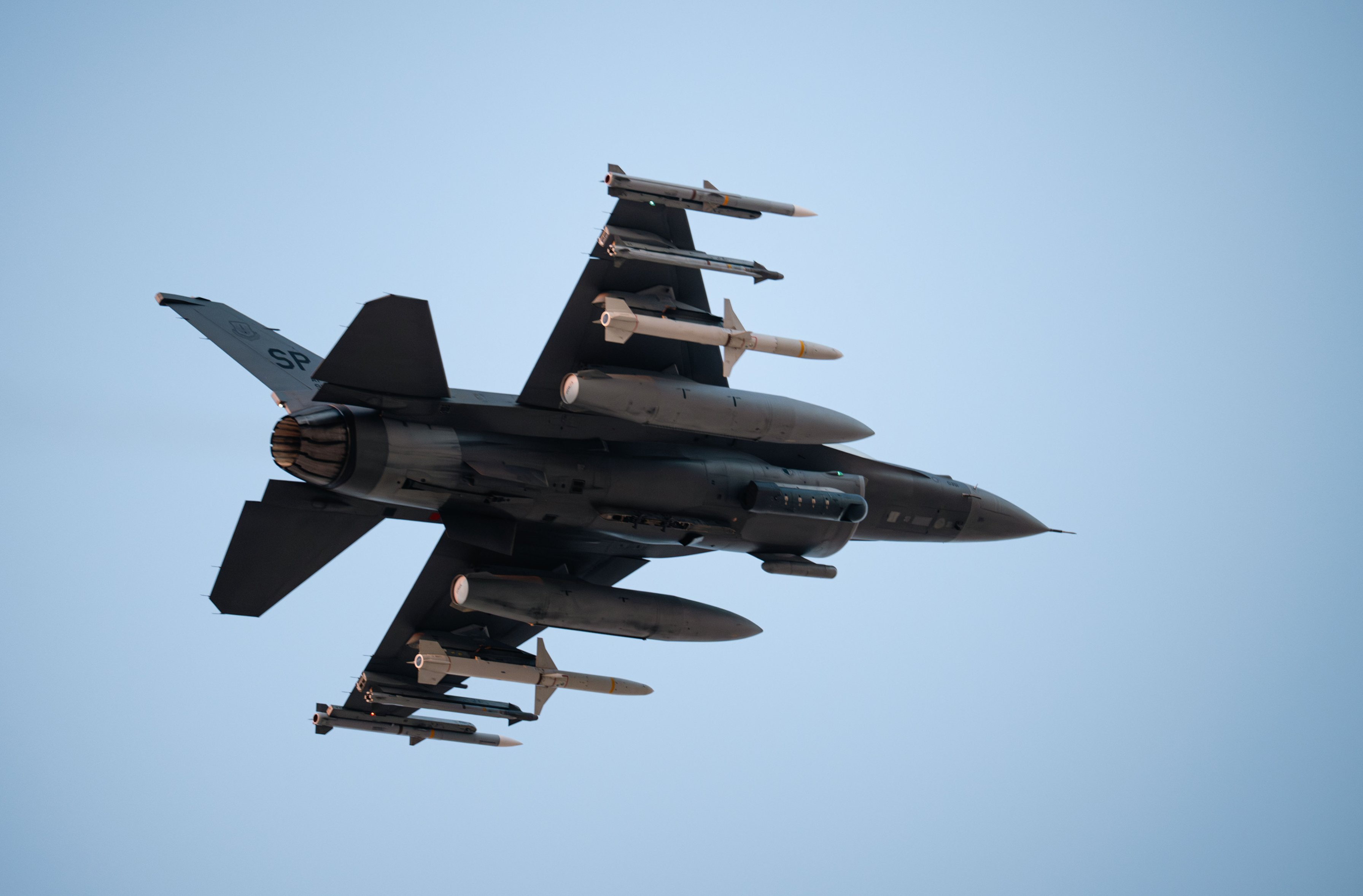 ارزیابی اکونومیست از جنگ با جمهوری اسلامی: موفقیت خیره‌کننده هوایی، مسیر سیاسی آشفته