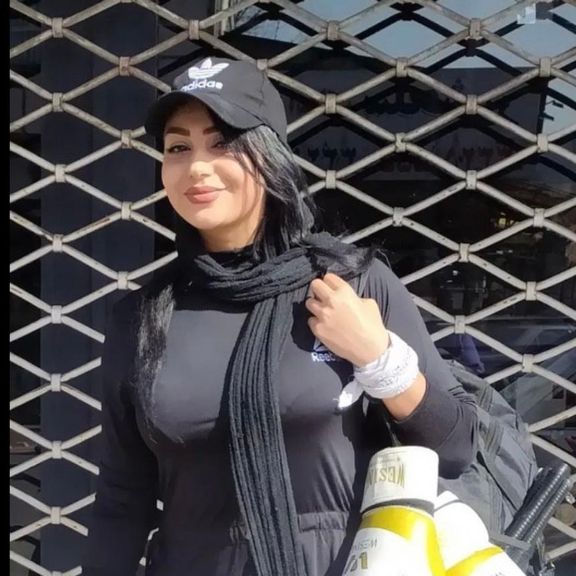 بازداشت مهسا یزدانی مربی فدراسیون اسکیت به دلیل بالا بردن پلاکارد #زن_زندگی_آزادی